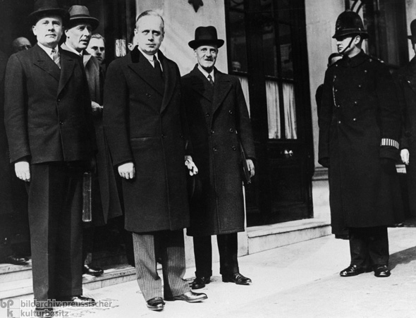 Joachim von Ribbentrop nach Abschluss des deutsch-britischen Flottenvertrages in London (18. Juni 1935)